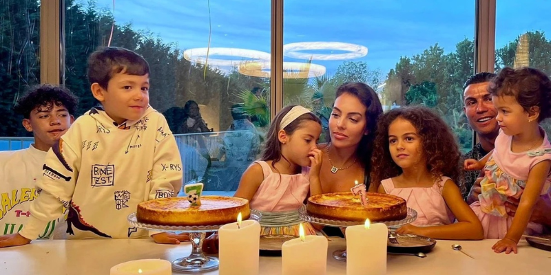 Biểu tượng bóng đá và người cha tận tụy