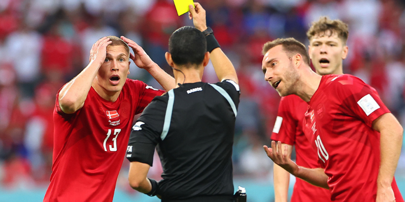 Các lỗi dẫn đến thẻ đỏ trực tiếp