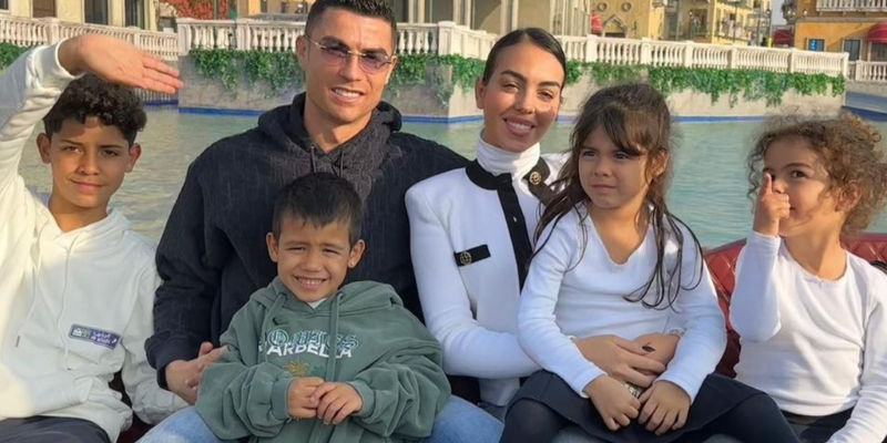 Cặp song sinh Eva và Mateo - Niềm hạnh phúc từ việc Ronaldo nhờ mang thai hộ