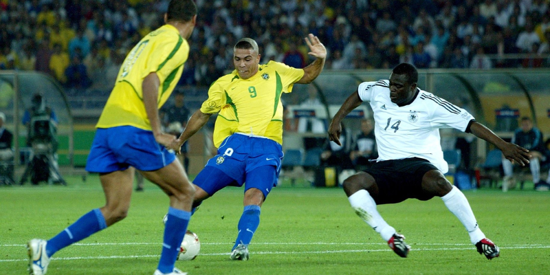 Khẳng định sức mạnh ngay từ đầu hành trình vô địch World Cup 2002 của Brazil