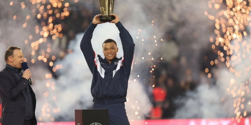 Ông vua trong cầu thủ ghi nhiều bàn nhất lịch sử Ligue 1