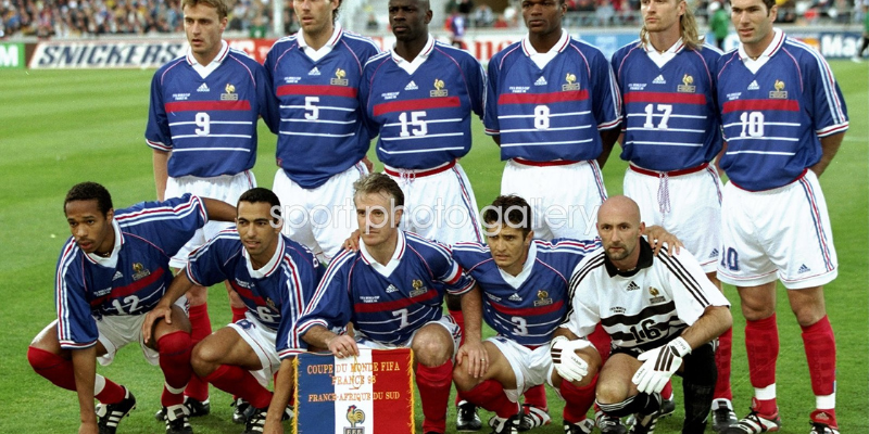 Tuyến tiền vệ khu trung tuyến quyền lực